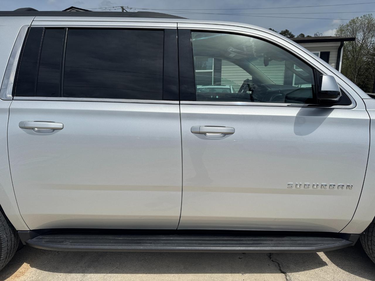 Chevrolet Suburban 2WD 4dr 1500 LT 2019