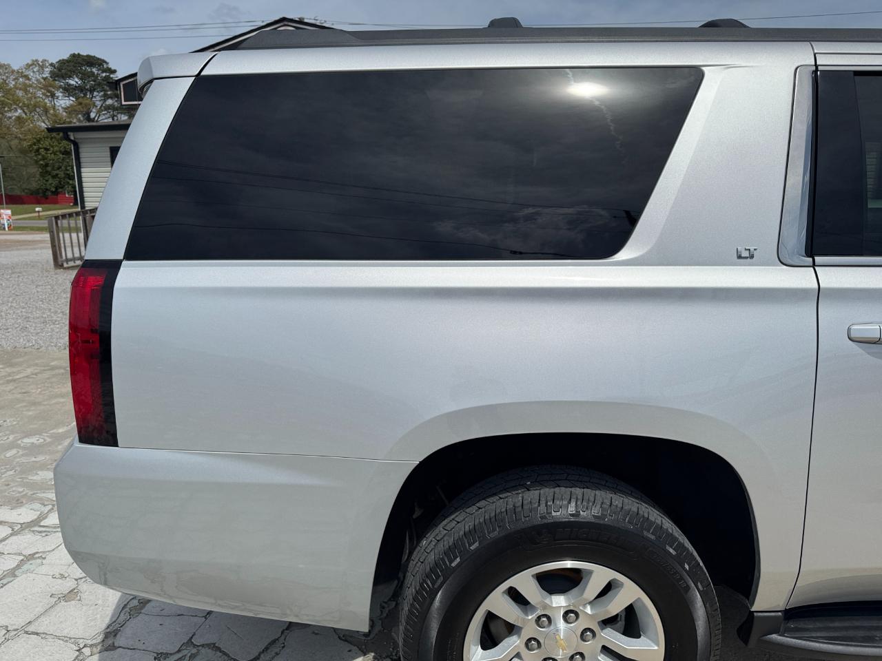 Chevrolet Suburban 2WD 4dr 1500 LT 2019
