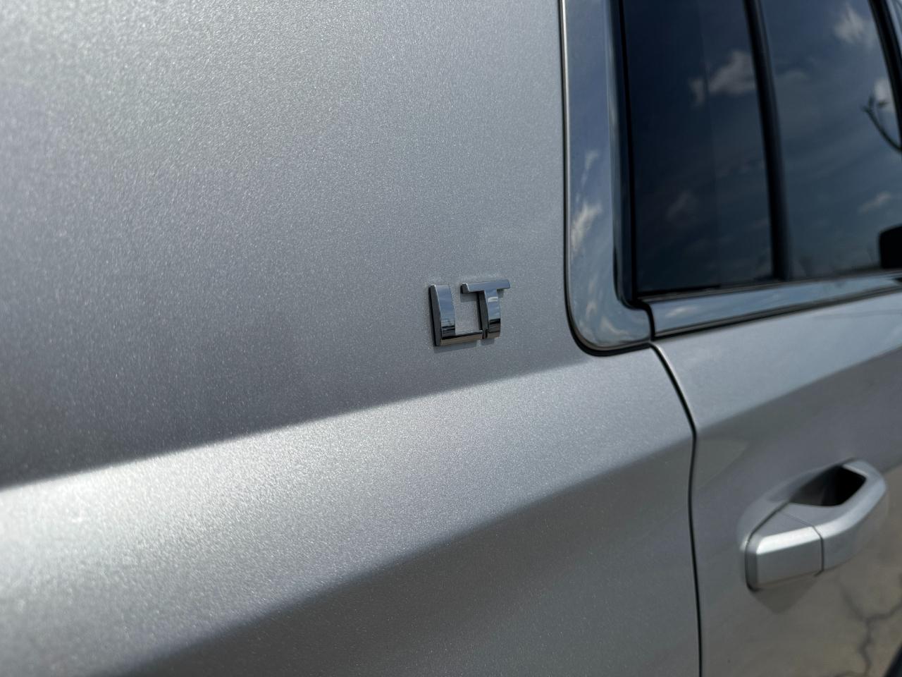 Chevrolet Suburban 2WD 4dr 1500 LT 2019