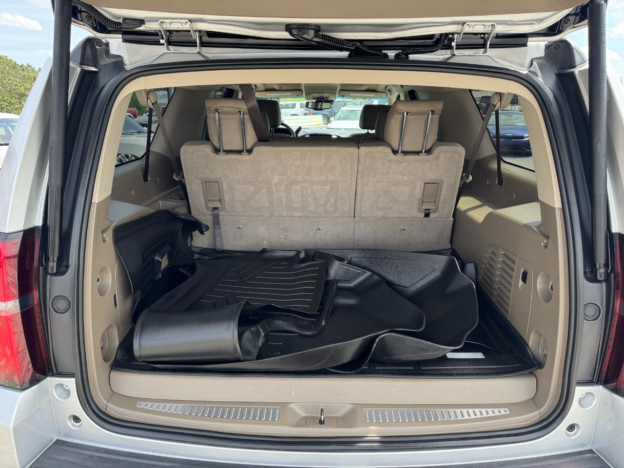 Chevrolet Suburban 2WD 4dr 1500 LT 2019