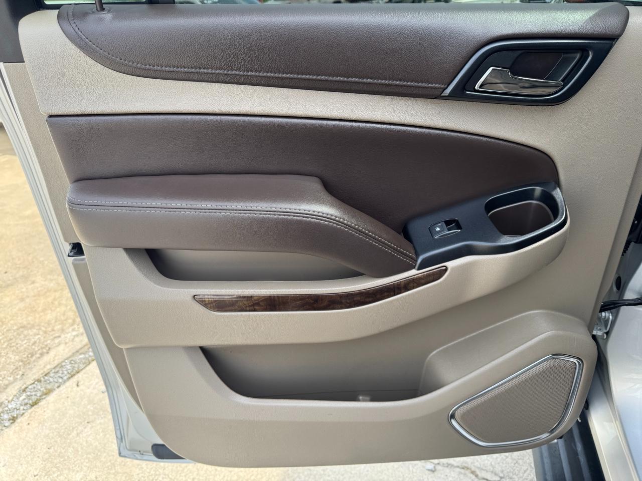 Chevrolet Suburban 2WD 4dr 1500 LT 2019