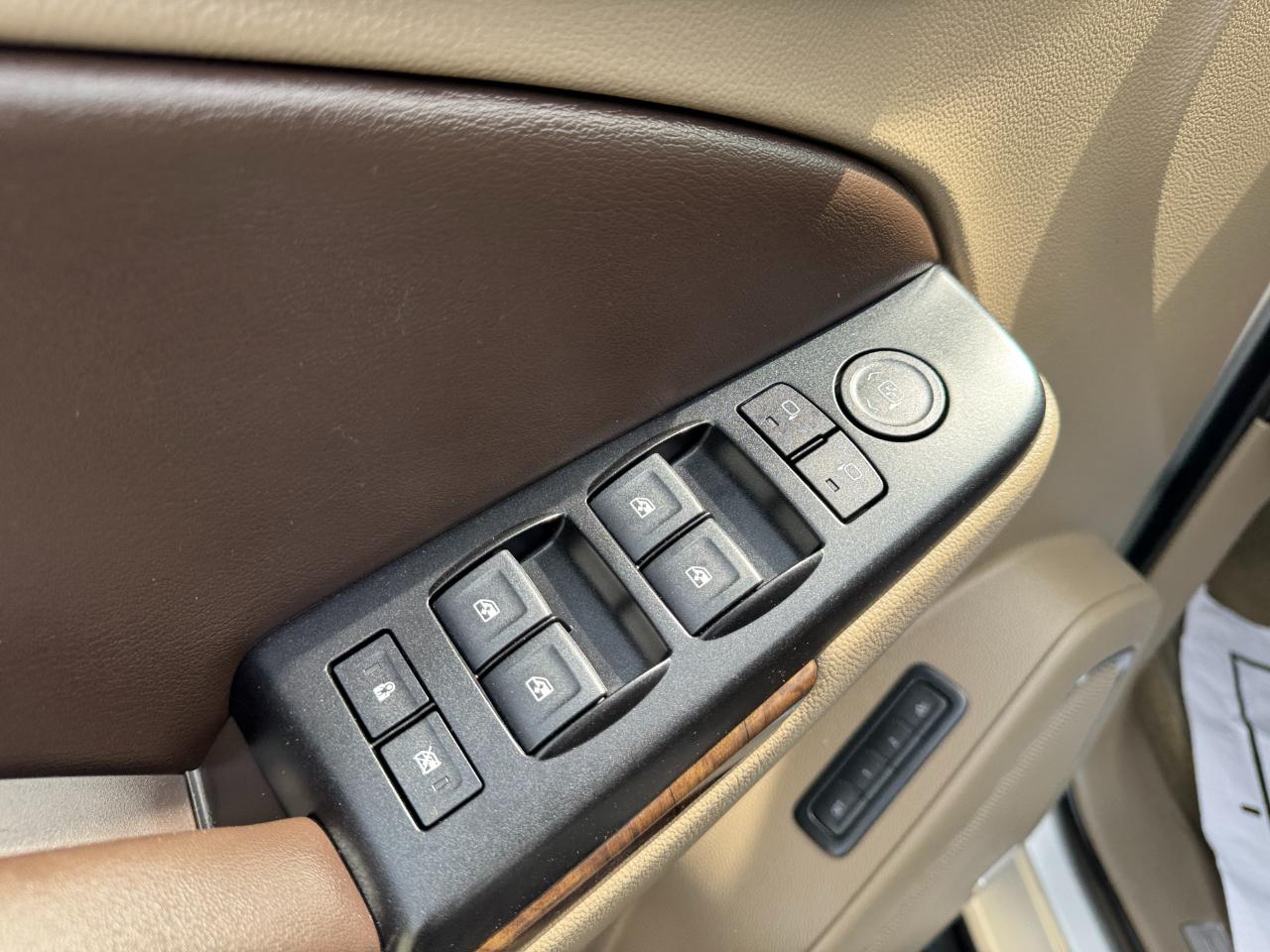 Chevrolet Suburban 2WD 4dr 1500 LT 2019