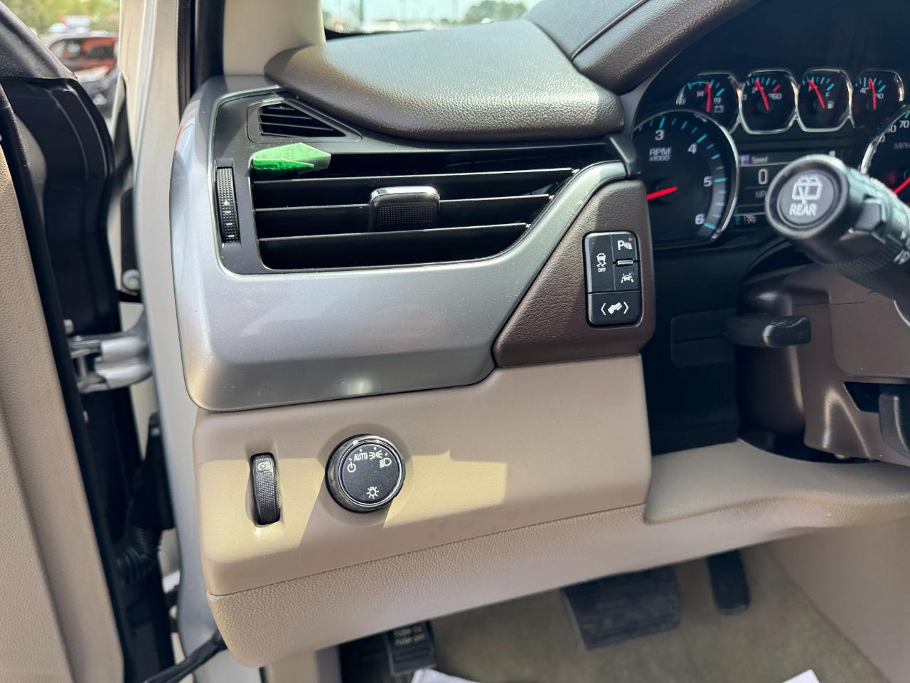 Chevrolet Suburban 2WD 4dr 1500 LT 2019