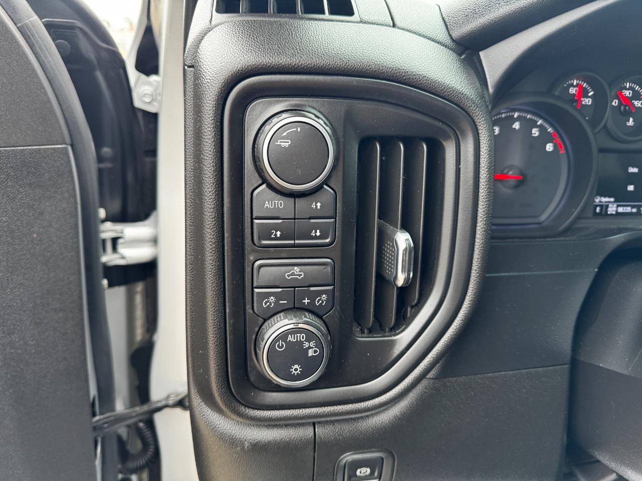 Chevrolet Silverado 1500 4WD Crew Cab 147" Custom Trail Boss 2019