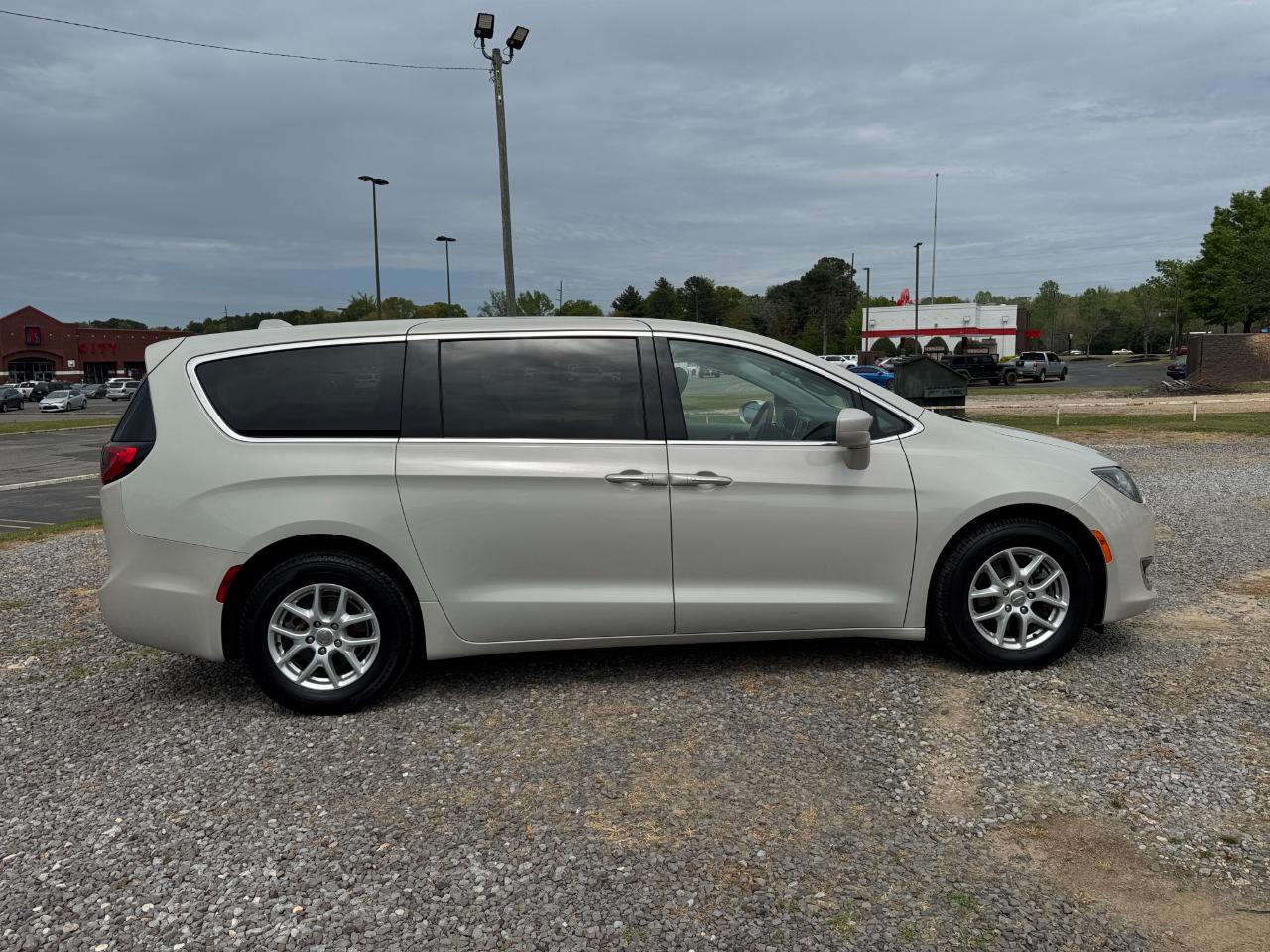 Chrysler Pacifica Touring FWD 2020
