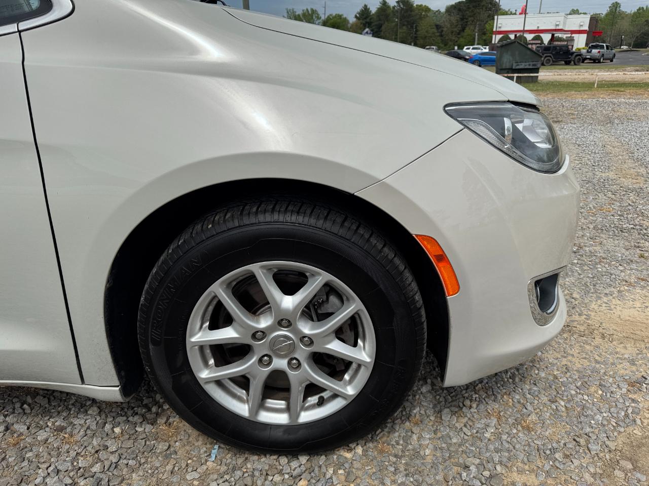 Chrysler Pacifica Touring FWD 2020
