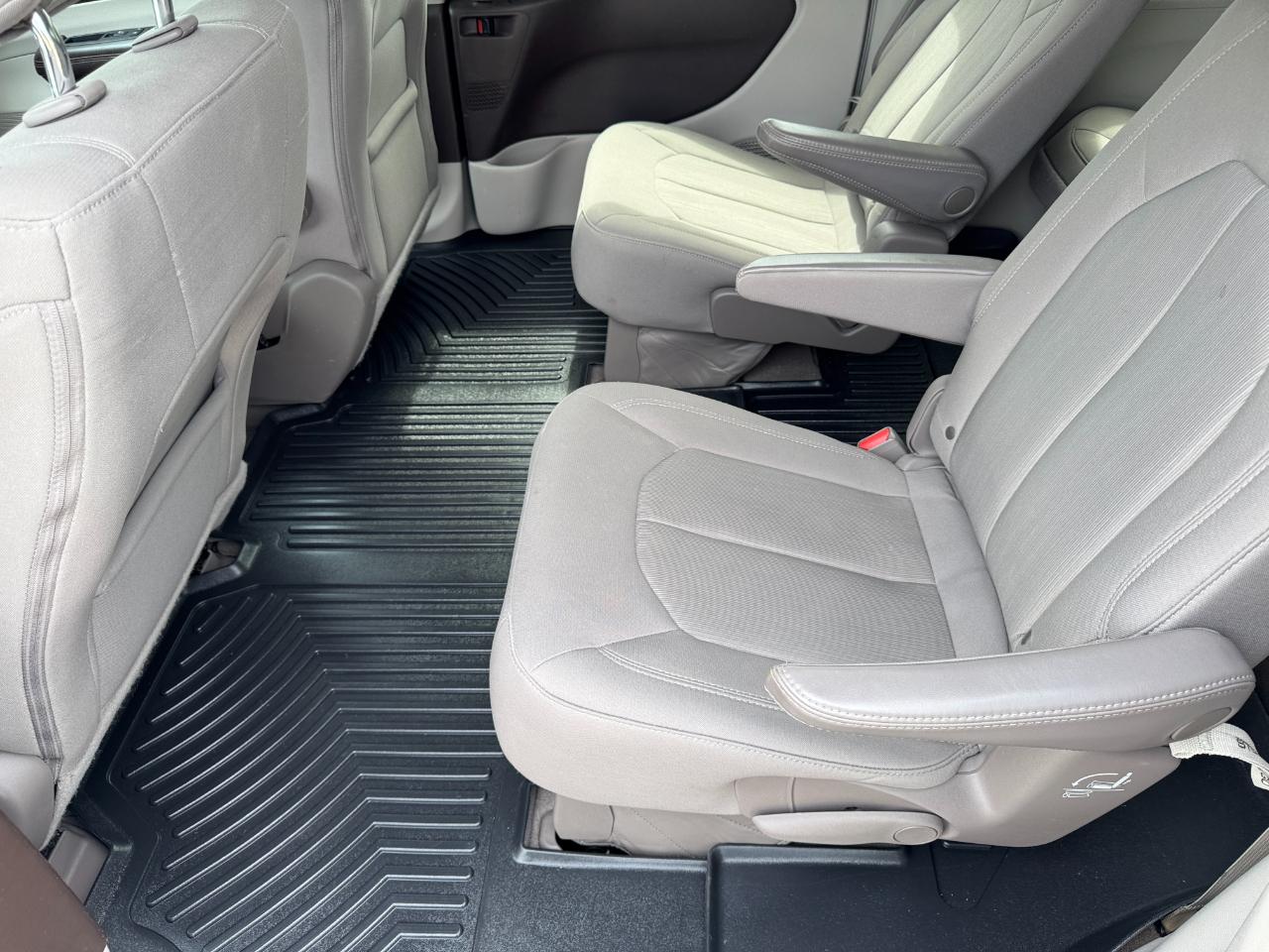 Chrysler Pacifica Touring FWD 2020