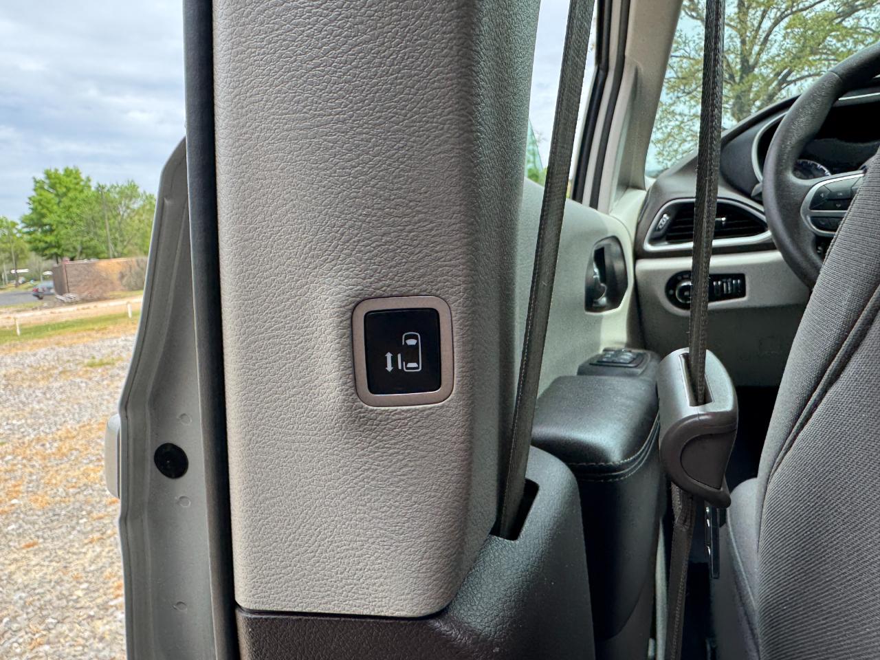 Chrysler Pacifica Touring FWD 2020