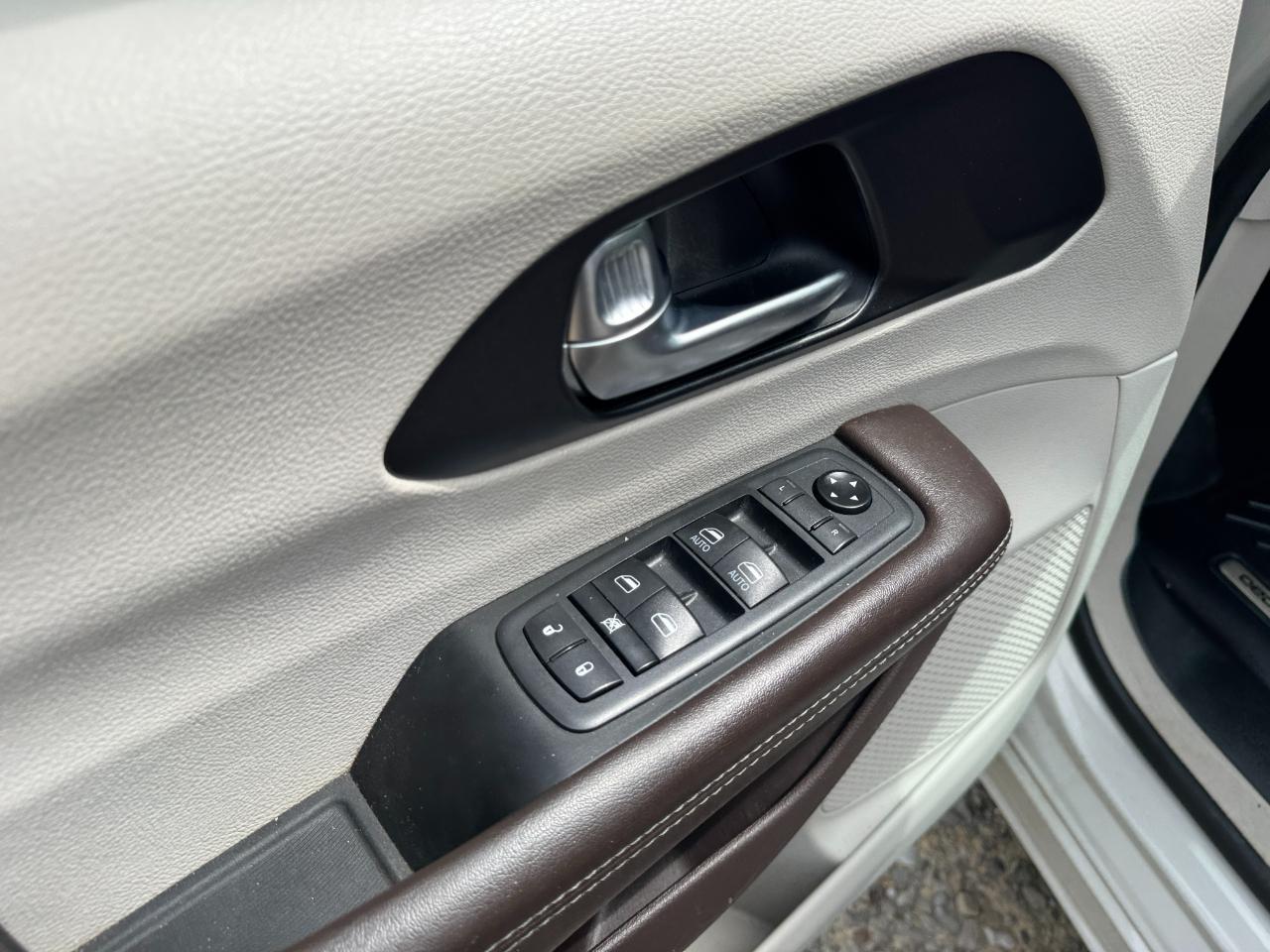 Chrysler Pacifica Touring FWD 2020