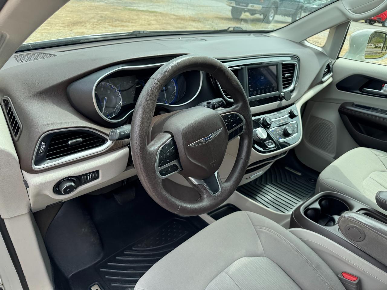 Chrysler Pacifica Touring FWD 2020