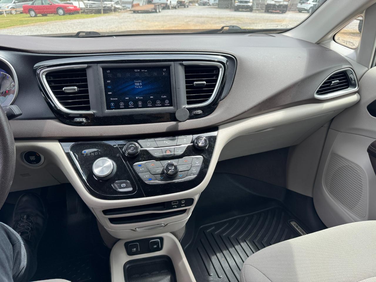 Chrysler Pacifica Touring FWD 2020