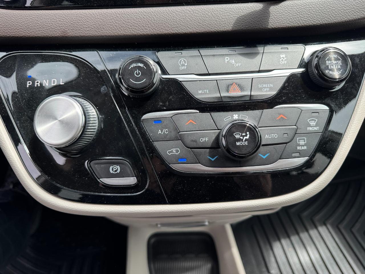 Chrysler Pacifica Touring FWD 2020