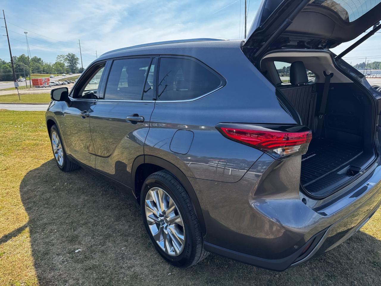 Toyota Highlander Limited FWD (Natl) 2023