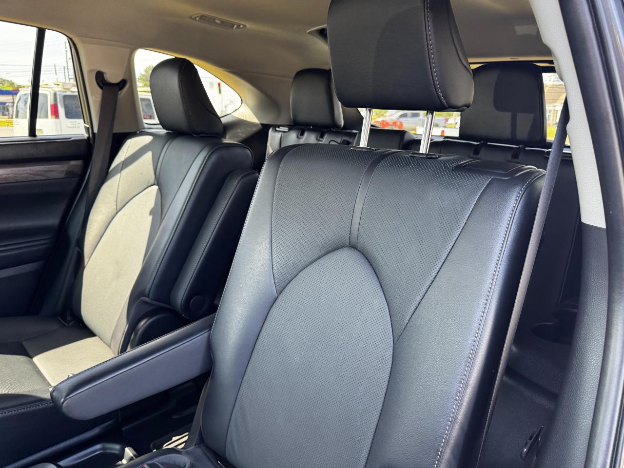 Toyota Highlander Limited FWD (Natl) 2023
