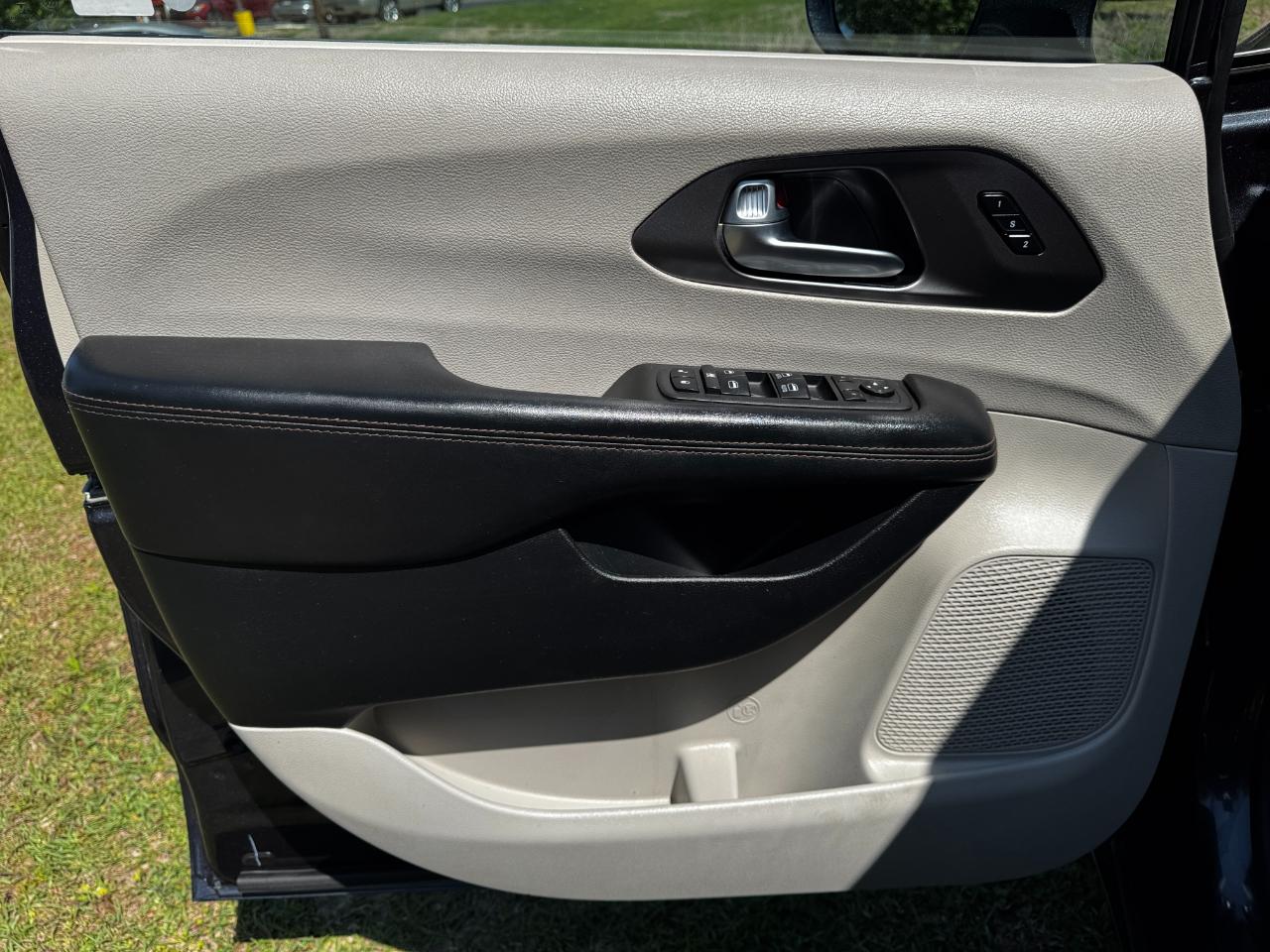Chrysler Pacifica Touring L FWD 2020