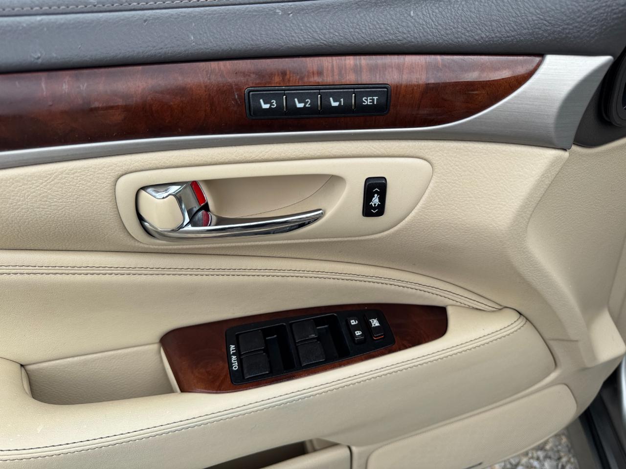 Lexus LS 460 4dr Sdn RWD 2016