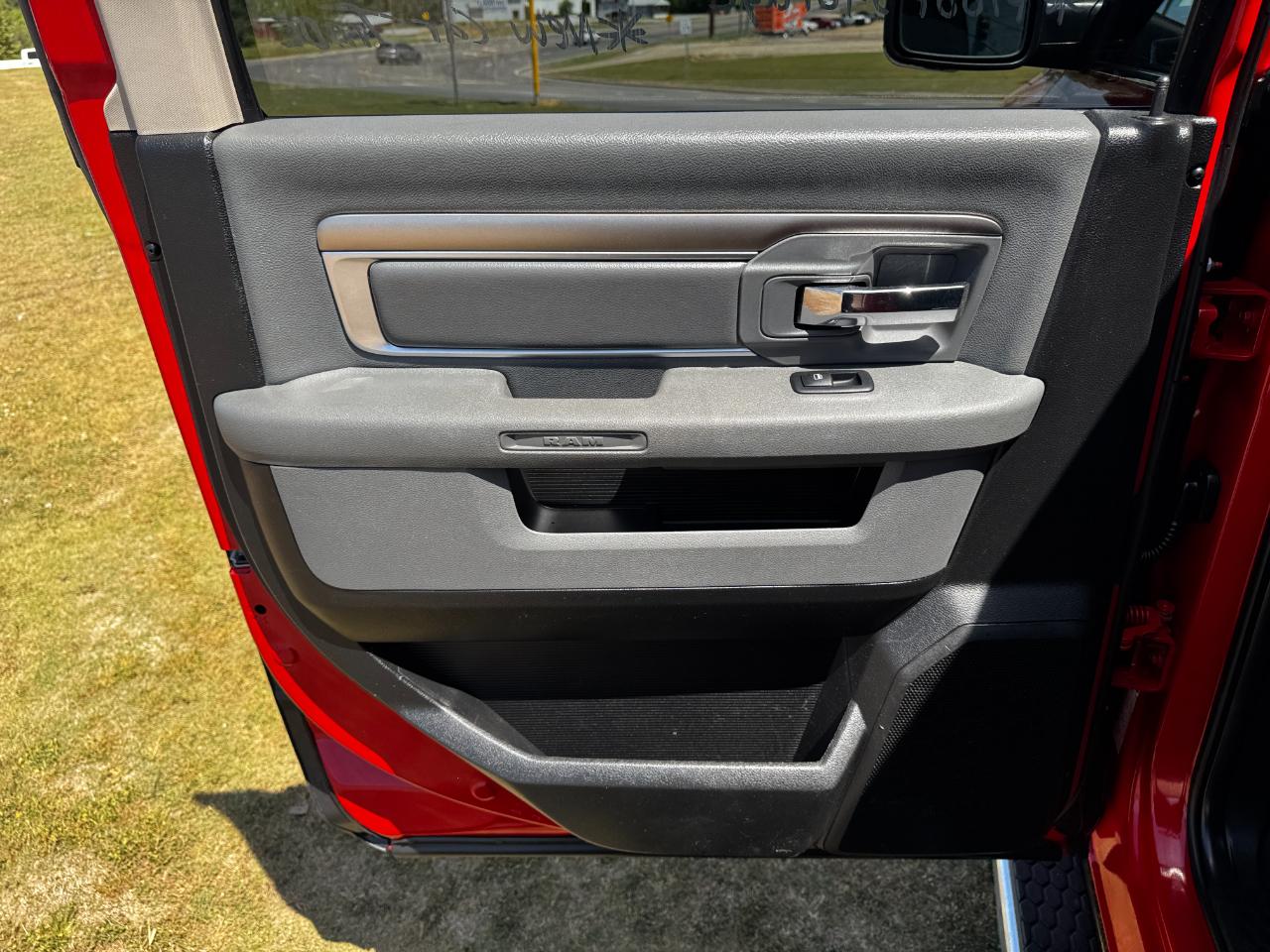 RAM 1500 Lone Star Silver 4x2 Crew Cab 5'7" Box 2018