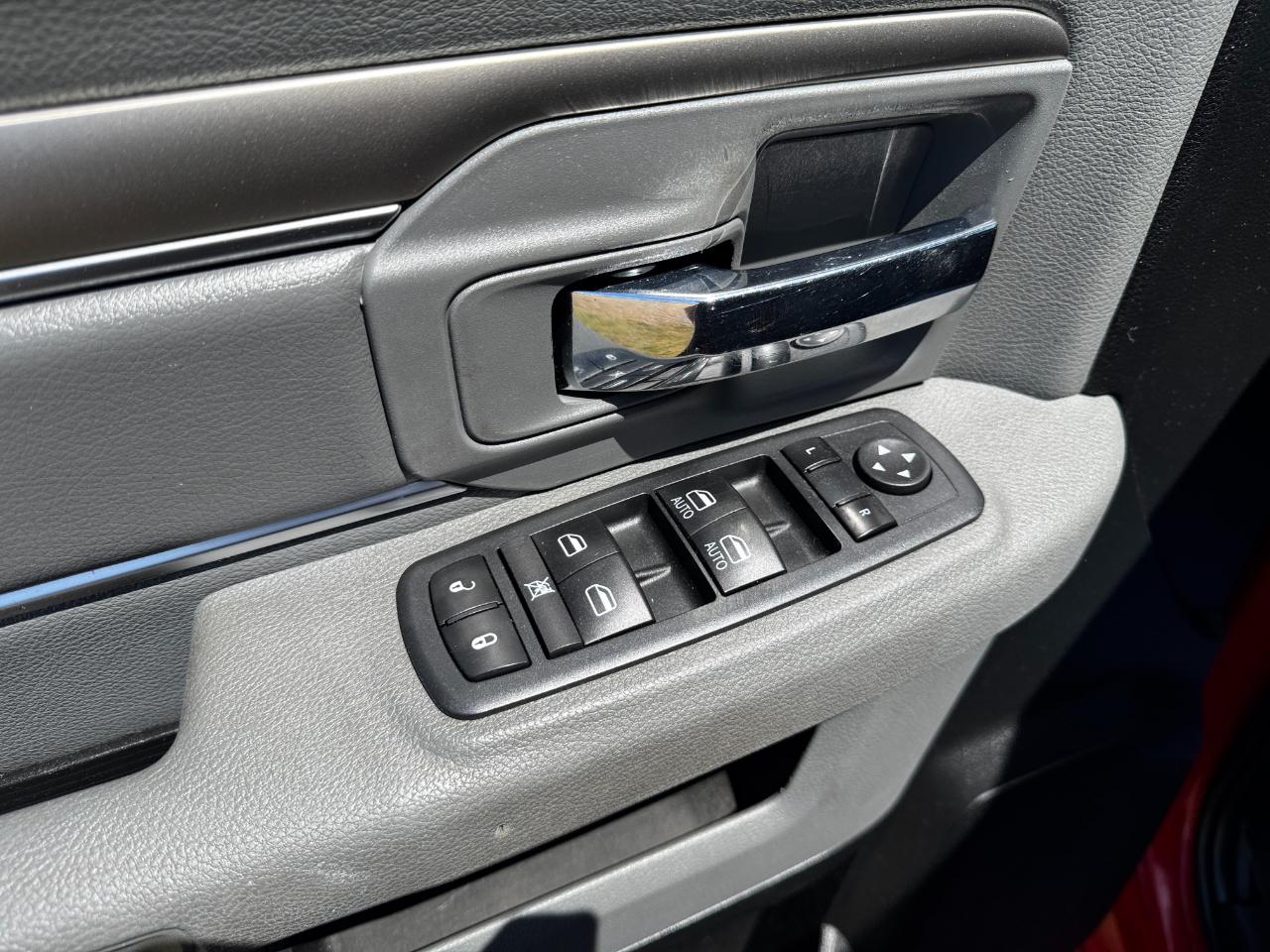 RAM 1500 Lone Star Silver 4x2 Crew Cab 5'7" Box 2018