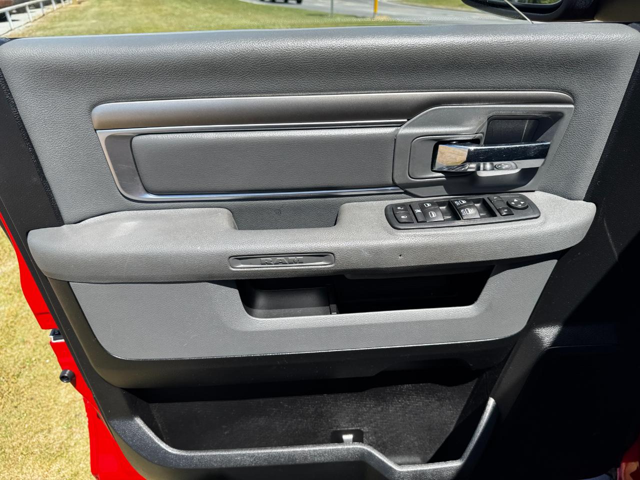 RAM 1500 Lone Star Silver 4x2 Crew Cab 5'7" Box 2018