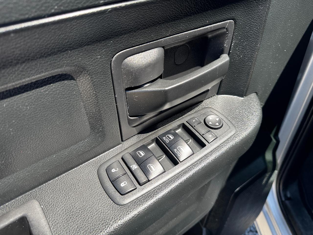 RAM 1500 Express 4x4 Quad Cab 6'4" Box 2018