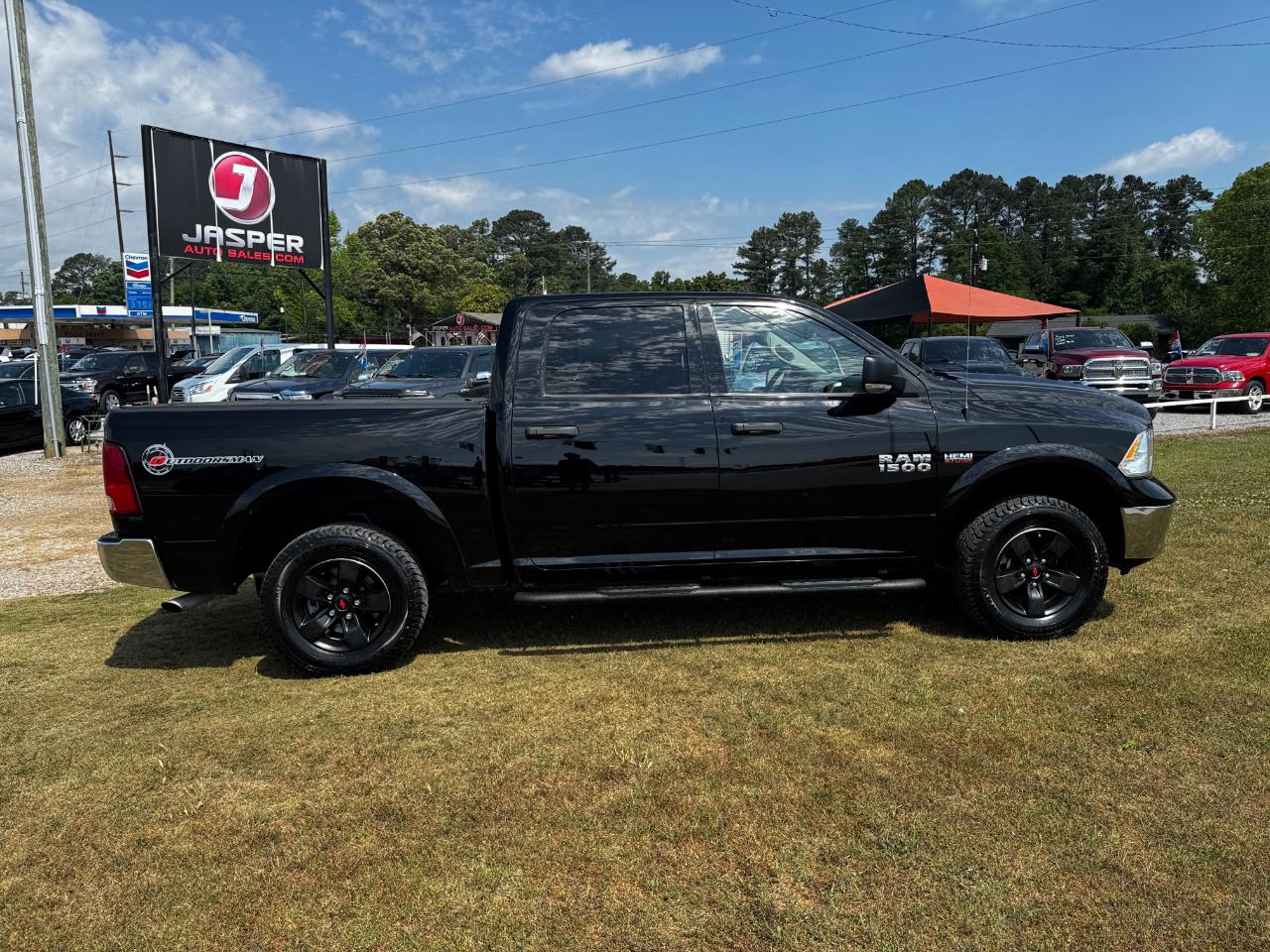 RAM 1500 4WD Crew Cab 140.5" Outdoorsman 2015