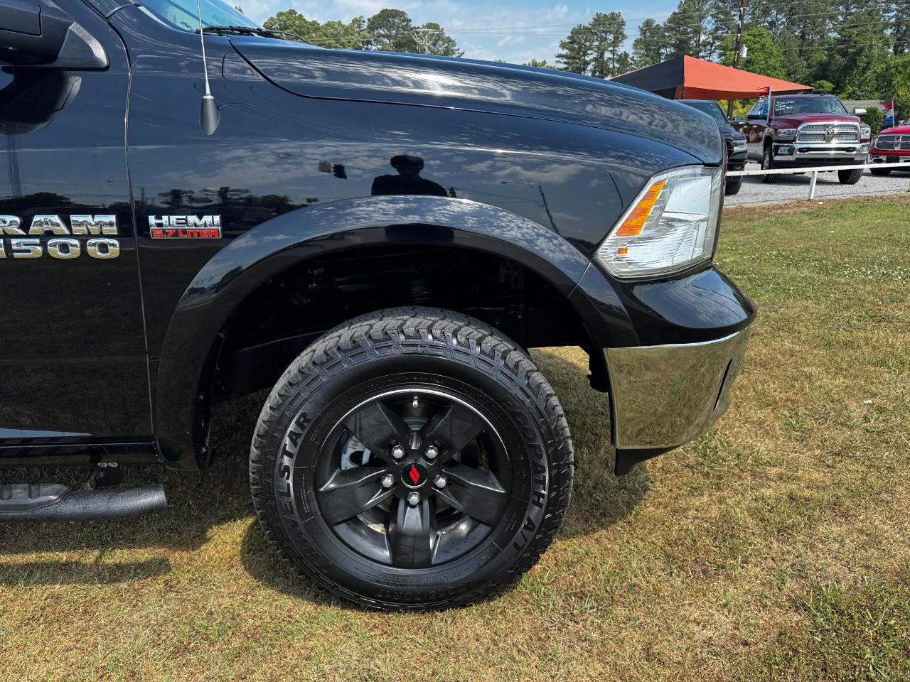 RAM 1500 4WD Crew Cab 140.5" Outdoorsman 2015