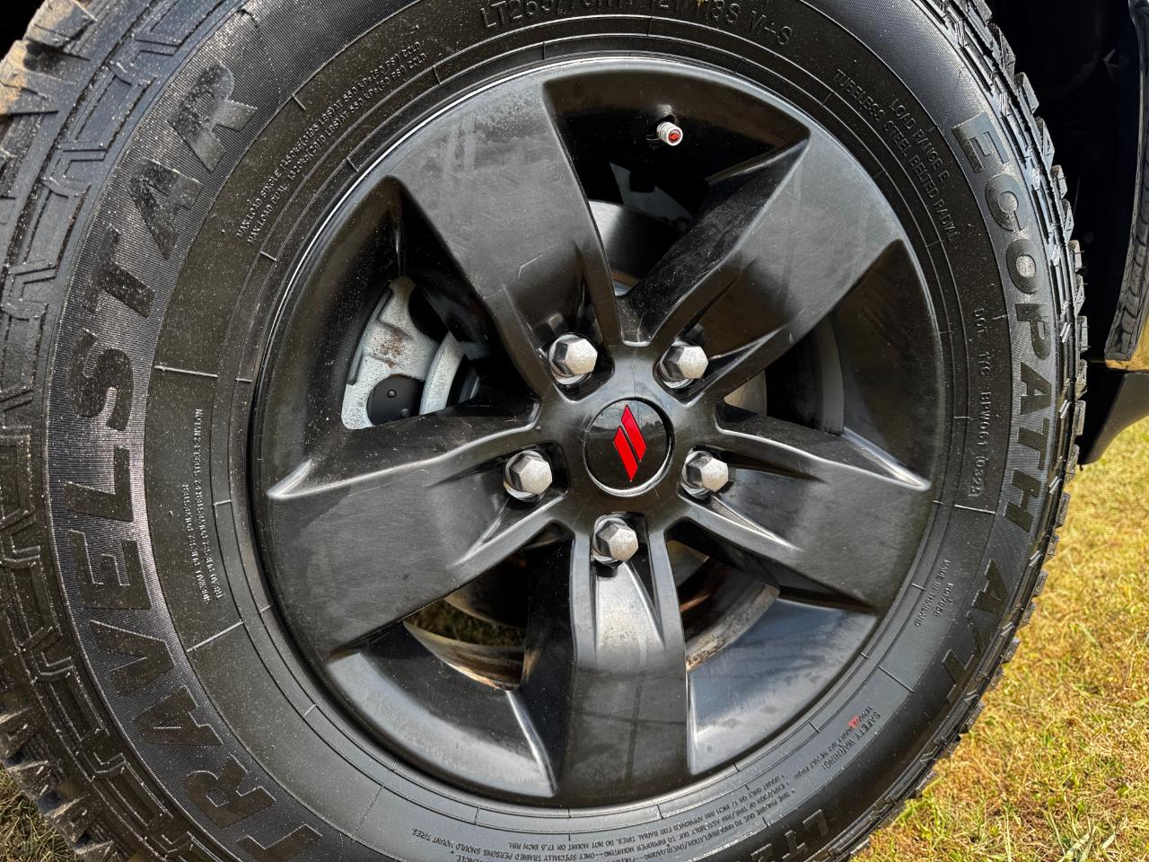 RAM 1500 4WD Crew Cab 140.5" Outdoorsman 2015