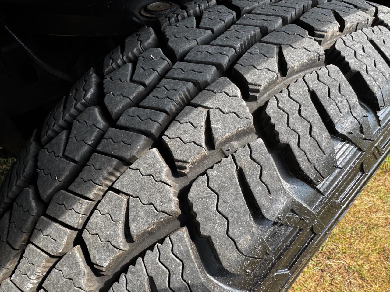 RAM 1500 4WD Crew Cab 140.5" Outdoorsman 2015