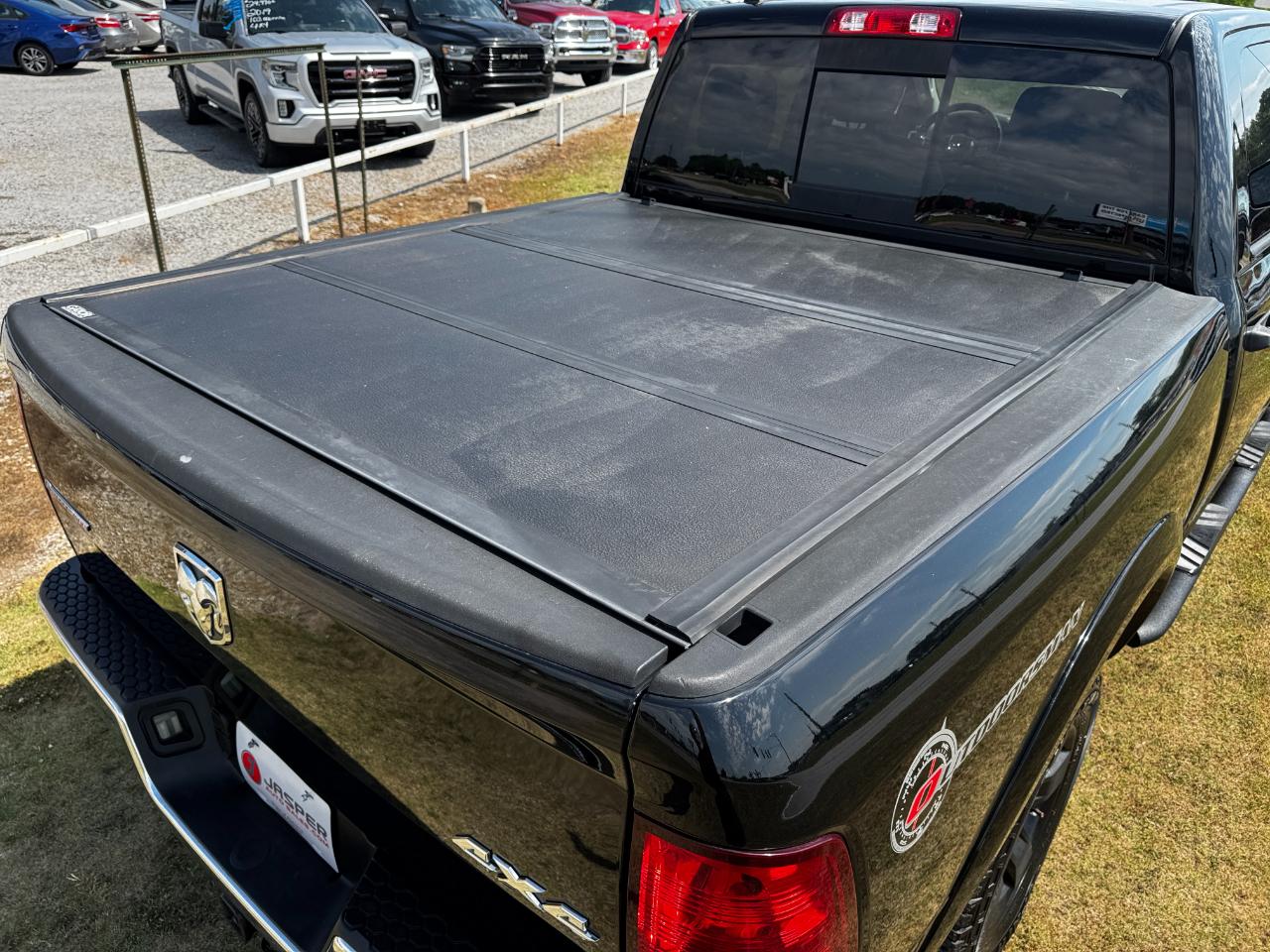 RAM 1500 4WD Crew Cab 140.5" Outdoorsman 2015
