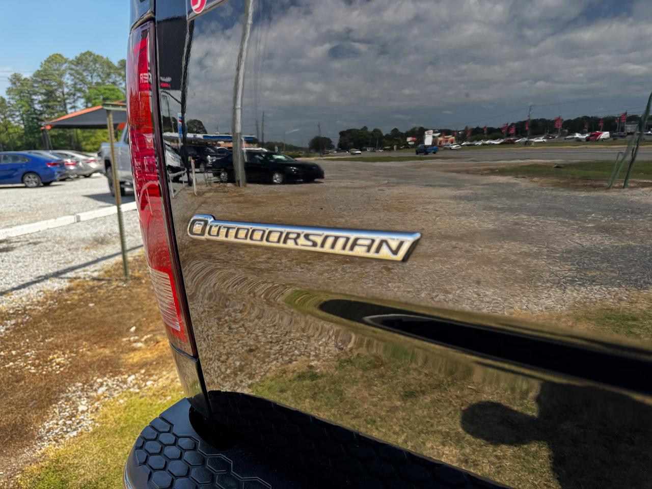 RAM 1500 4WD Crew Cab 140.5" Outdoorsman 2015