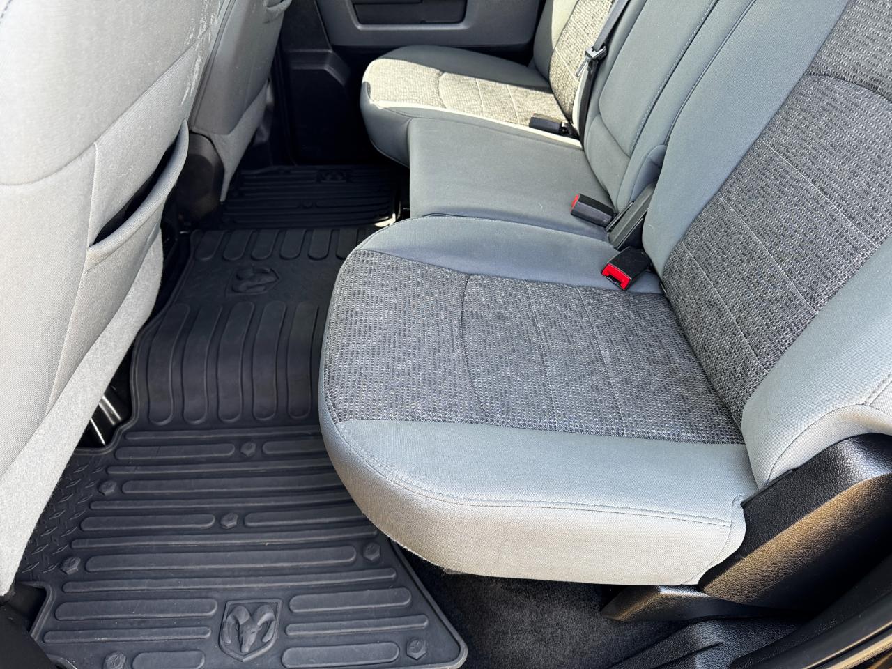 RAM 1500 4WD Crew Cab 140.5" Outdoorsman 2015