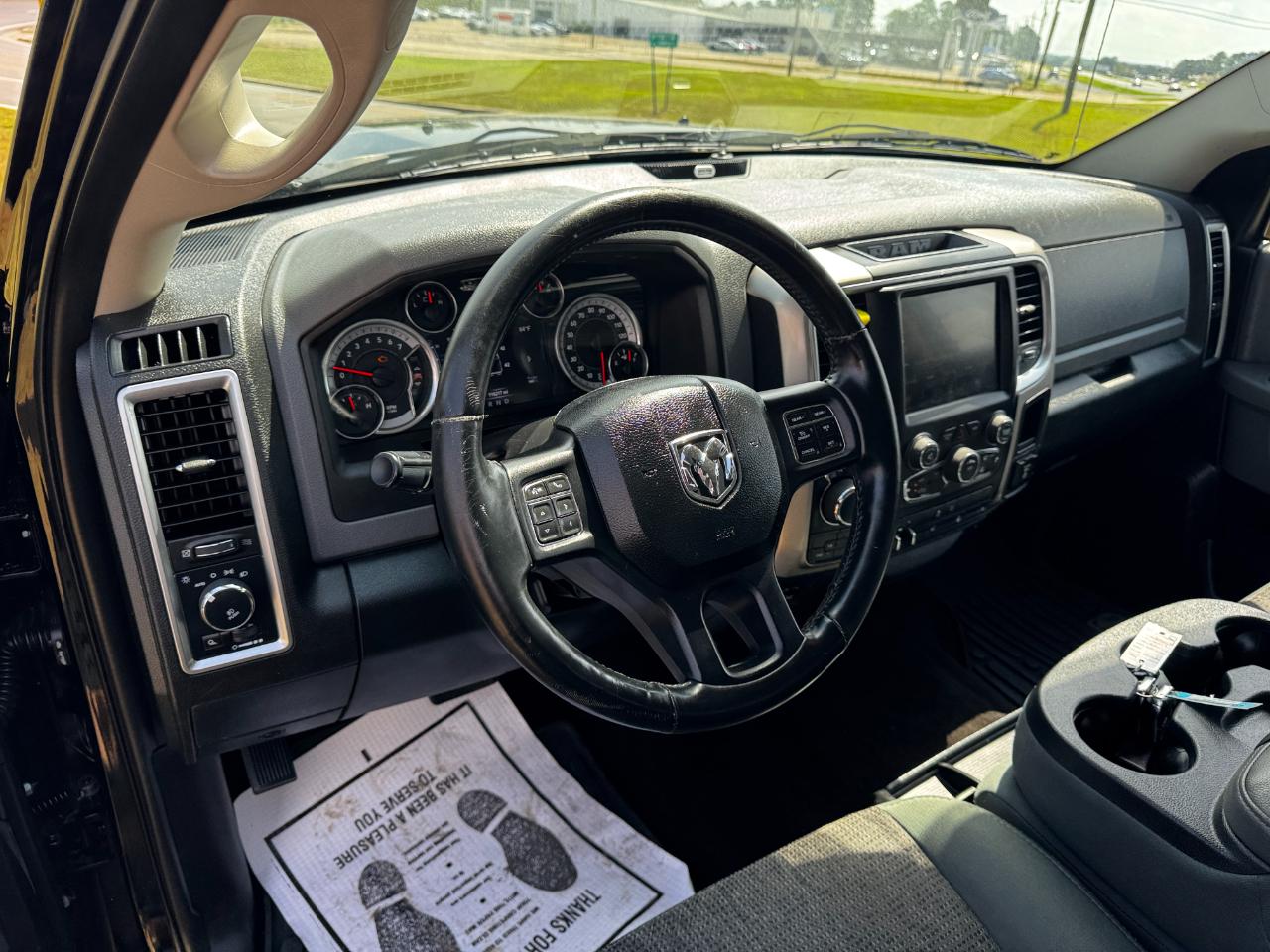 RAM 1500 4WD Crew Cab 140.5" Outdoorsman 2015