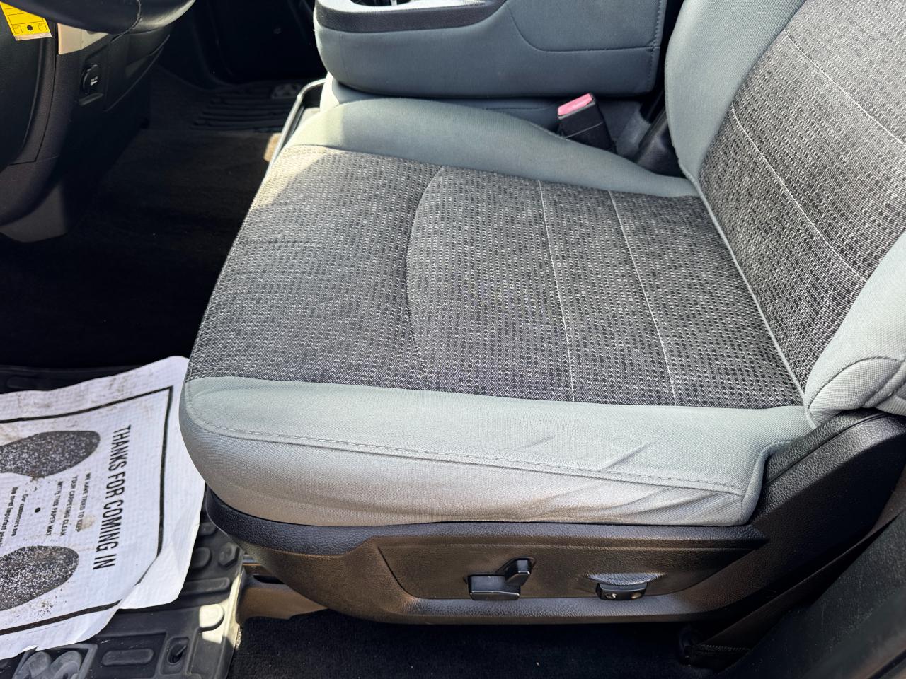 RAM 1500 4WD Crew Cab 140.5" Outdoorsman 2015