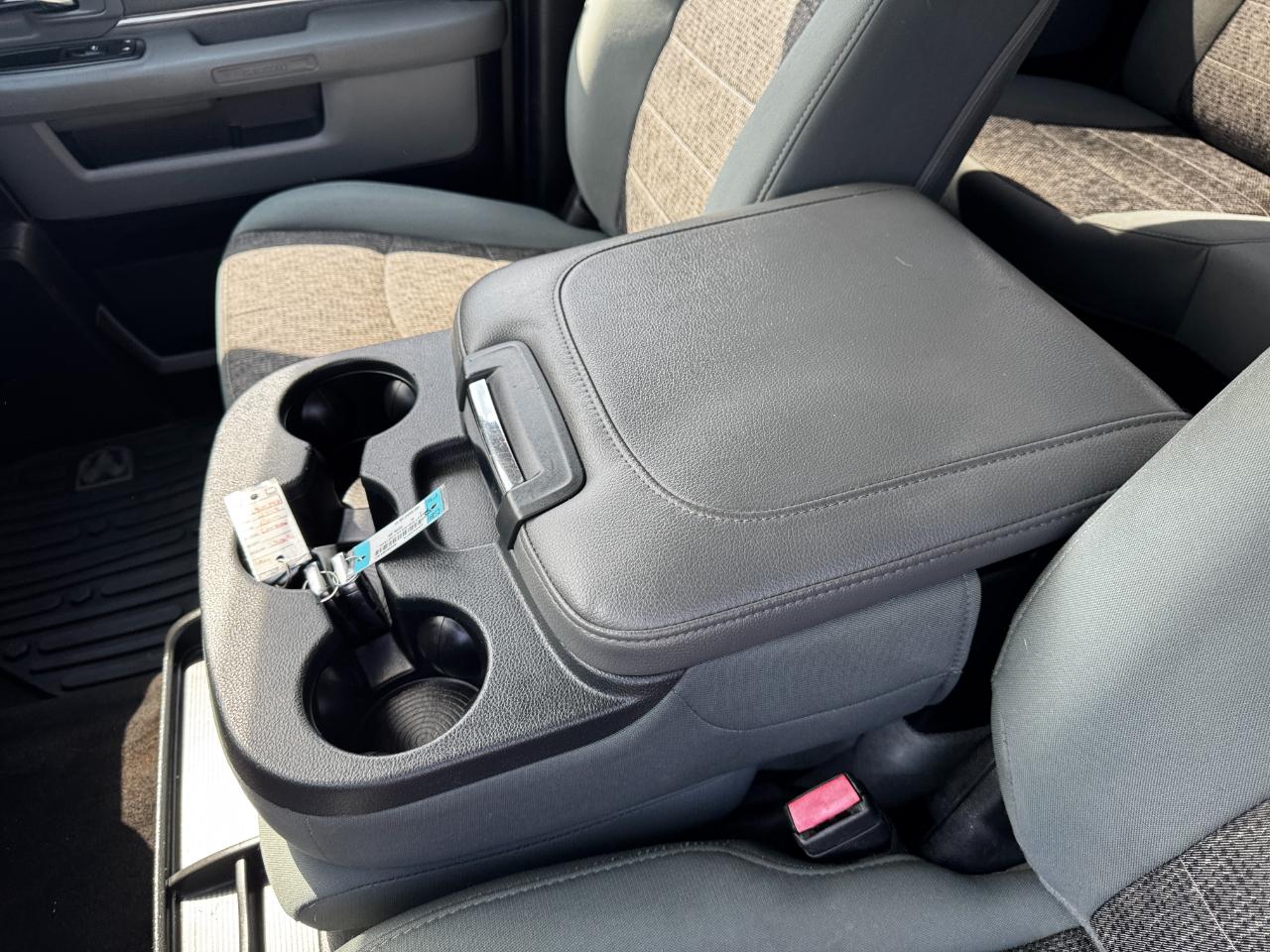 RAM 1500 4WD Crew Cab 140.5" Outdoorsman 2015