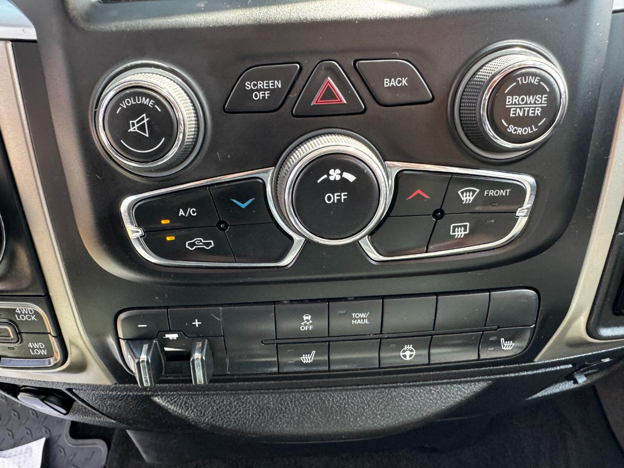 RAM 1500 4WD Crew Cab 140.5" Outdoorsman 2015