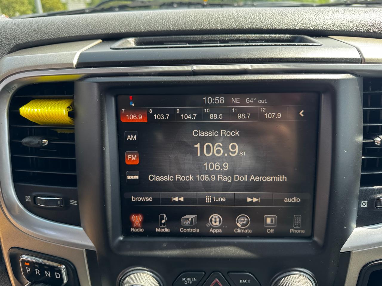 RAM 1500 4WD Crew Cab 140.5" Outdoorsman 2015