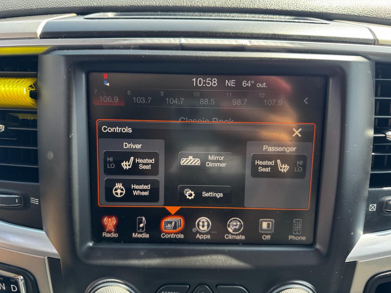 RAM 1500 4WD Crew Cab 140.5" Outdoorsman 2015