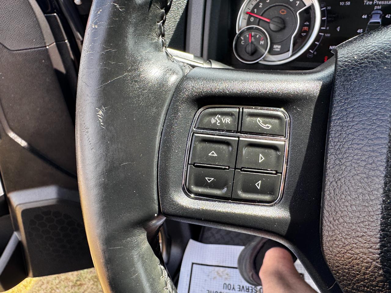 RAM 1500 4WD Crew Cab 140.5" Outdoorsman 2015