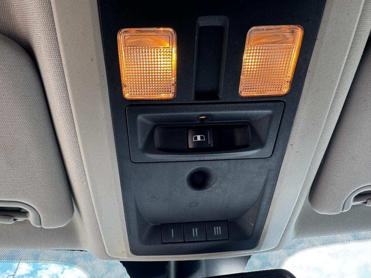 RAM 1500 4WD Crew Cab 140.5" Outdoorsman 2015