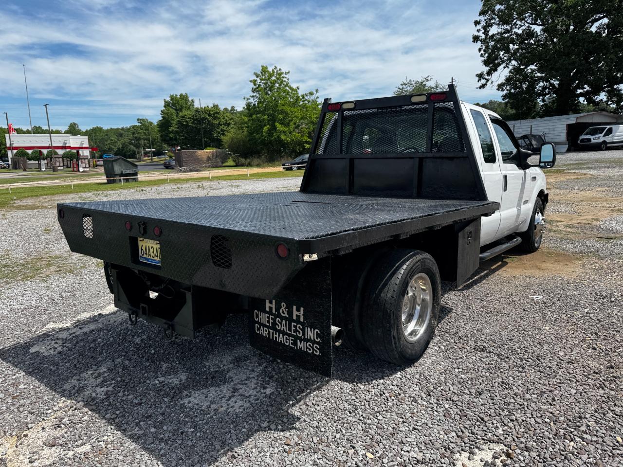 Ford Super Duty F-350 DRW SuperCab 162" WB 60" CA XL 2006