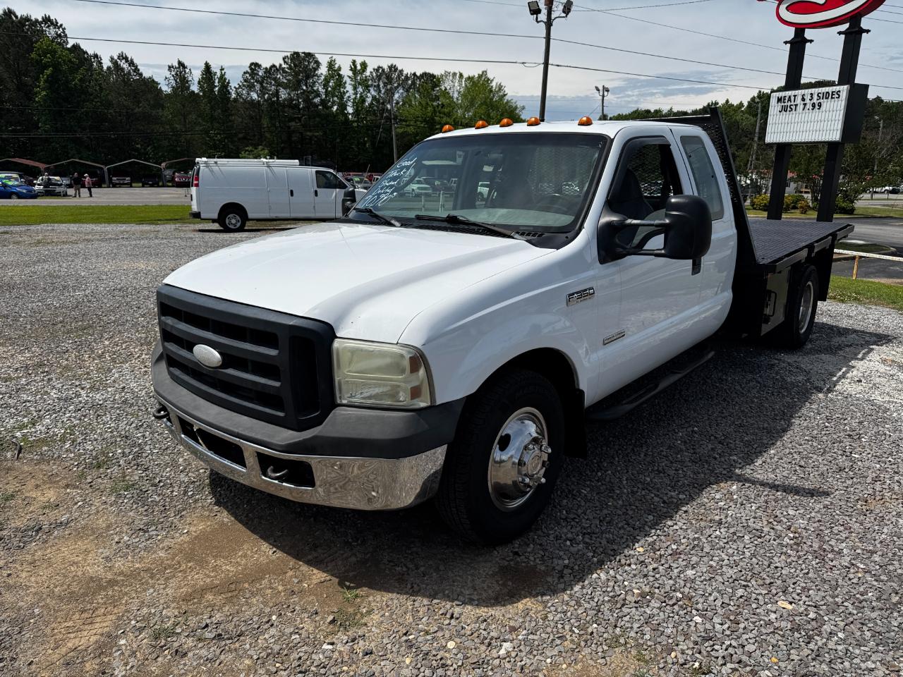Ford Super Duty F-350 DRW SuperCab 162" WB 60" CA XL 2006