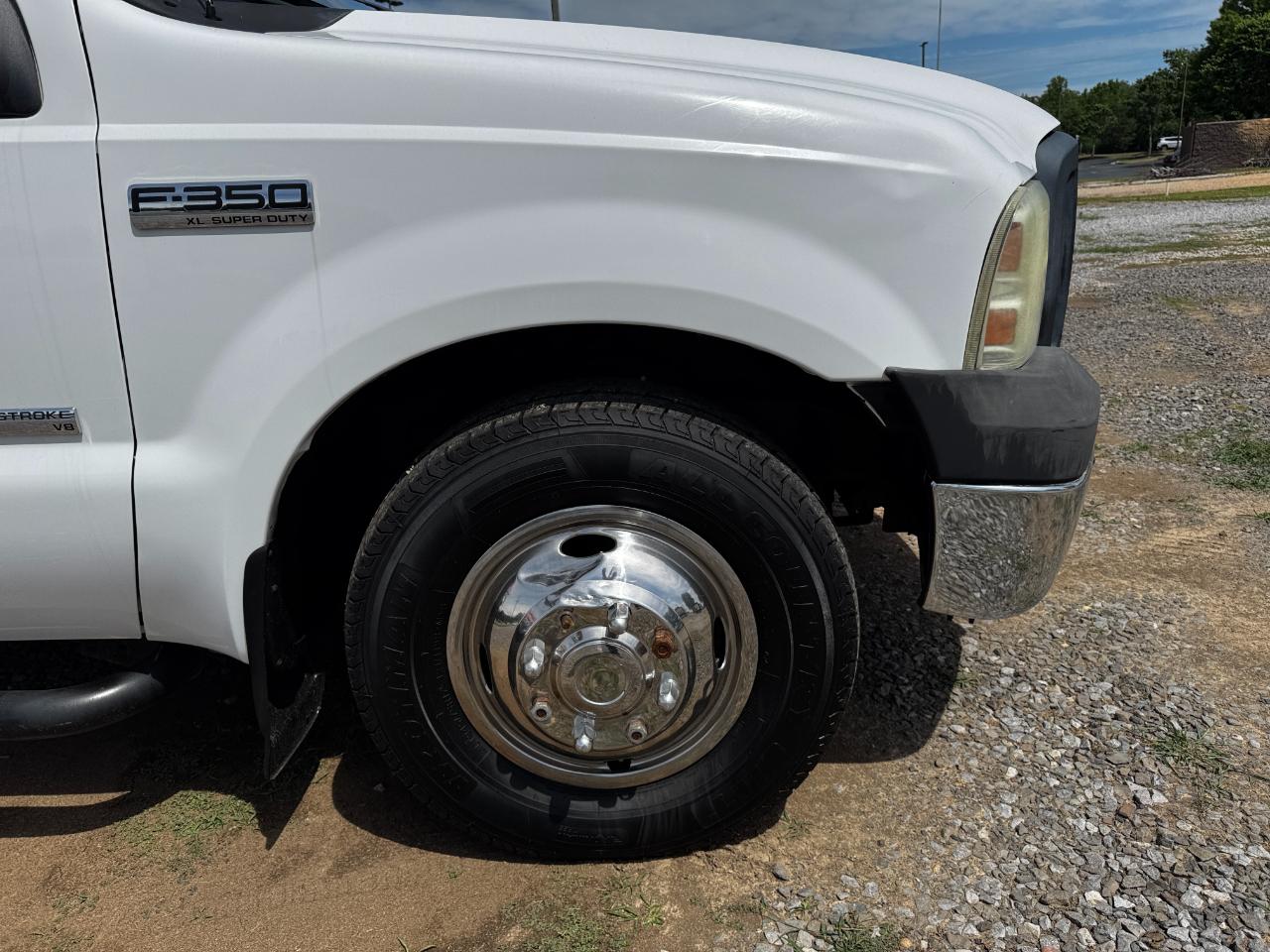 Ford Super Duty F-350 DRW SuperCab 162" WB 60" CA XL 2006