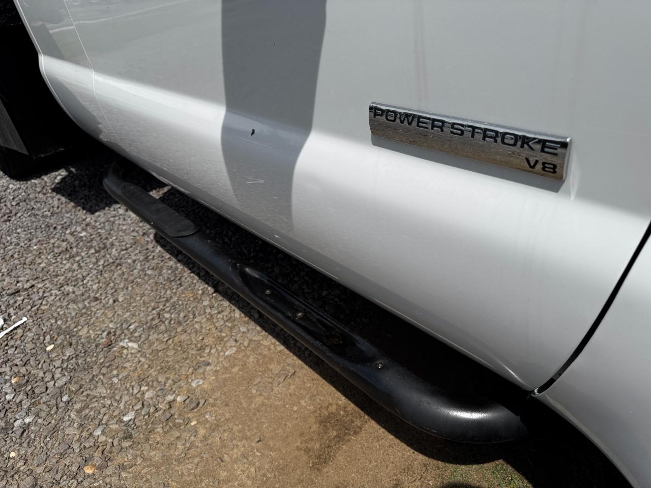 Ford Super Duty F-350 DRW SuperCab 162" WB 60" CA XL 2006
