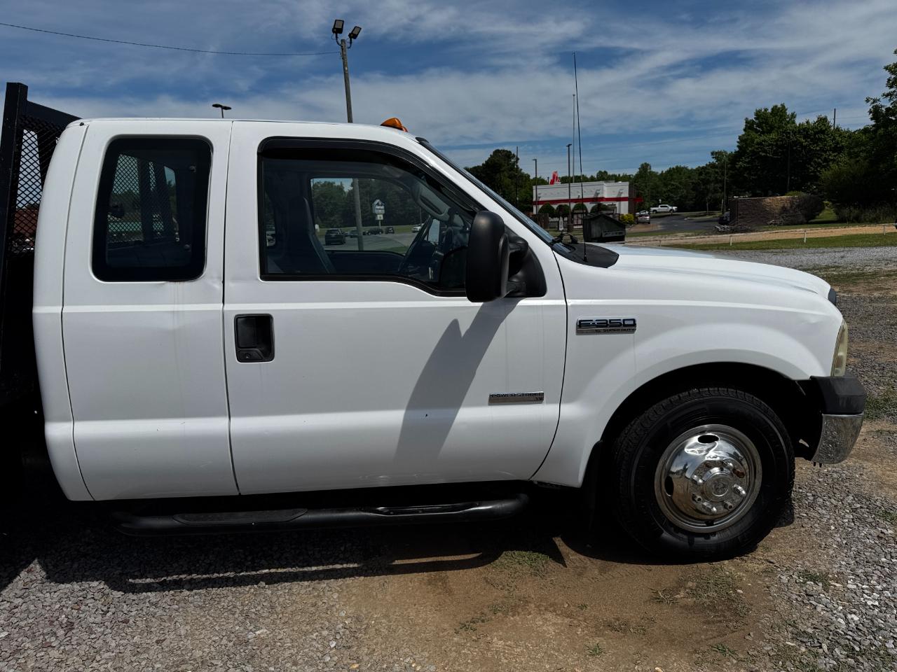 Ford Super Duty F-350 DRW SuperCab 162" WB 60" CA XL 2006