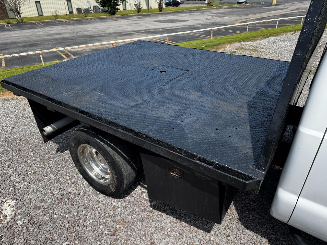 Ford Super Duty F-350 DRW SuperCab 162" WB 60" CA XL 2006