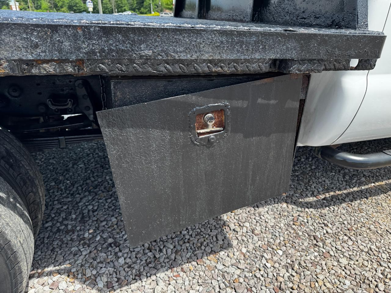 Ford Super Duty F-350 DRW SuperCab 162" WB 60" CA XL 2006