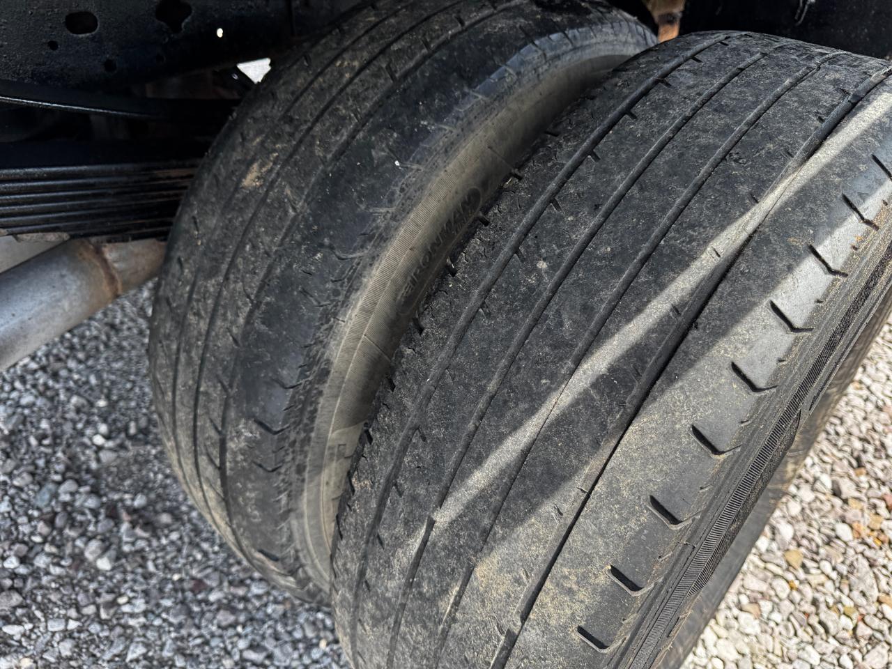 Ford Super Duty F-350 DRW SuperCab 162" WB 60" CA XL 2006