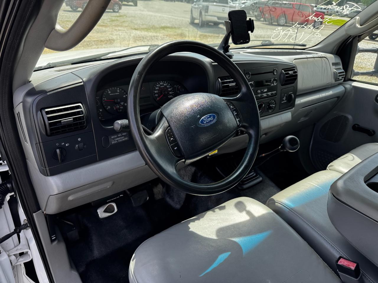Ford Super Duty F-350 DRW SuperCab 162" WB 60" CA XL 2006