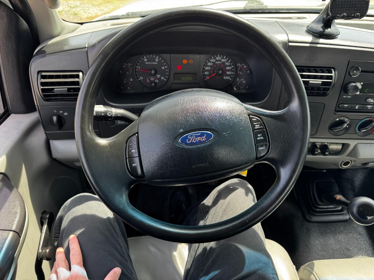 Ford Super Duty F-350 DRW SuperCab 162" WB 60" CA XL 2006