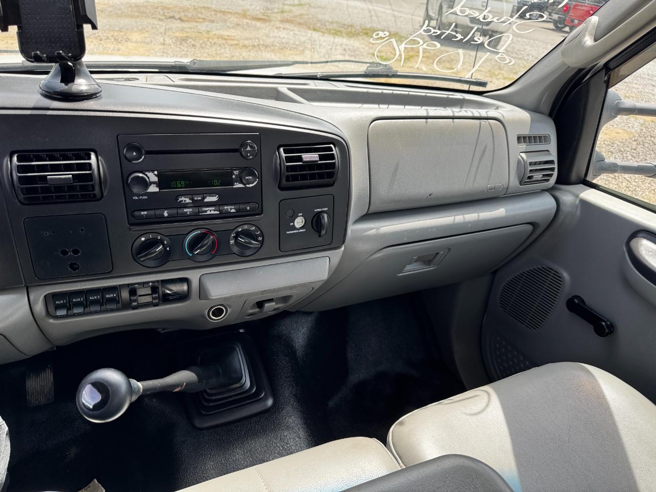 Ford Super Duty F-350 DRW SuperCab 162" WB 60" CA XL 2006
